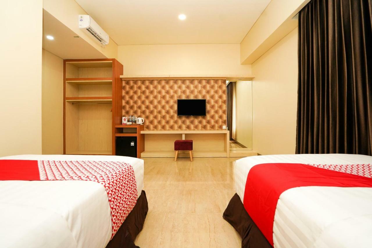 Oyo 1330 Hotel Cahaya 3 Surabaya Exterior foto