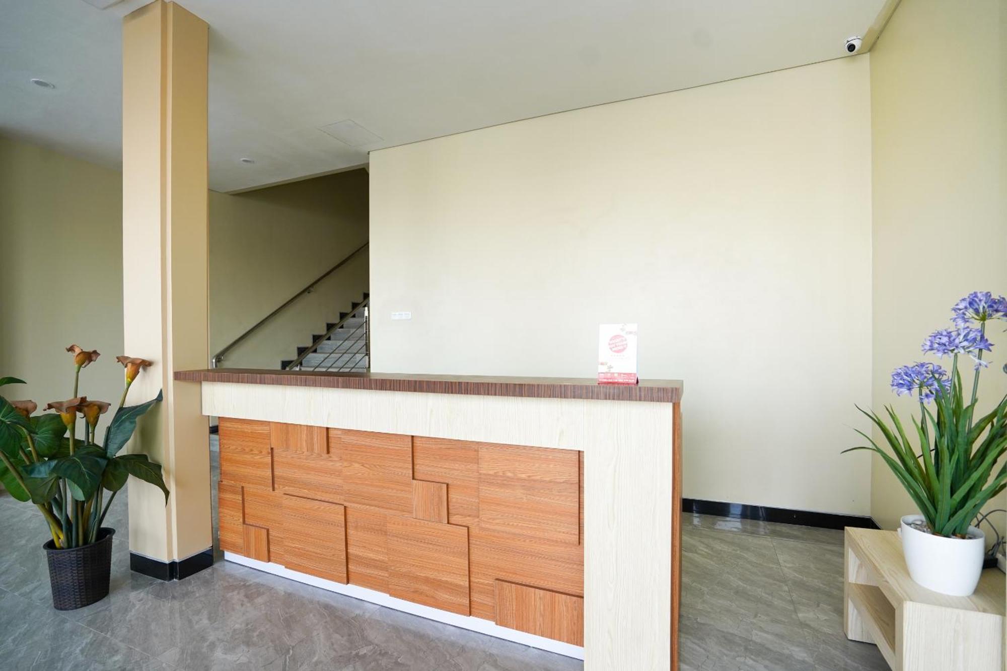 Oyo 1330 Hotel Cahaya 3 Surabaya Exterior foto