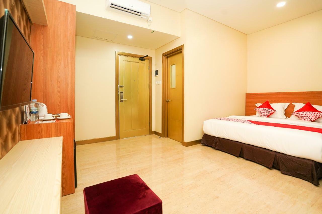 Oyo 1330 Hotel Cahaya 3 Surabaya Exterior foto